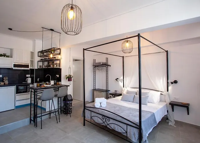 Luxury One Bedroom Aristophanes Apartment