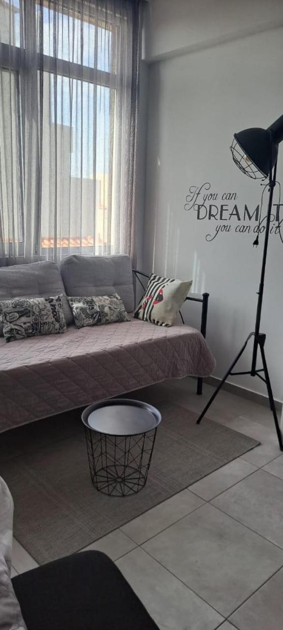 Luxury One Bedroom Aristophanes *